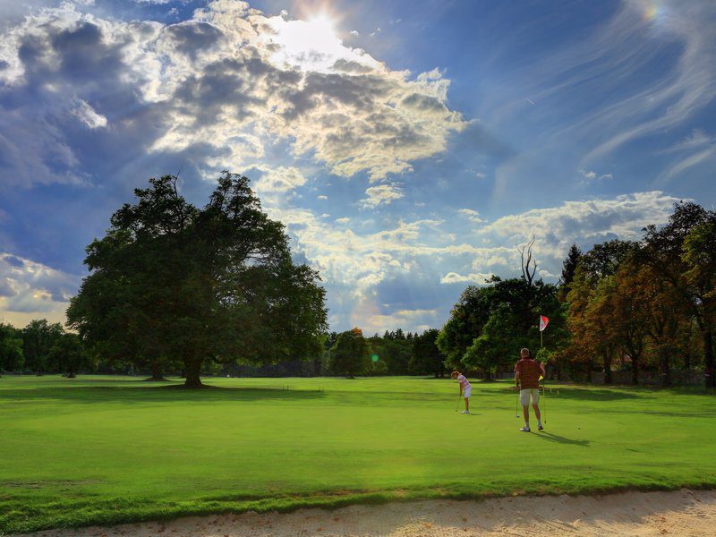  golfové hřiště s devíti jamkami